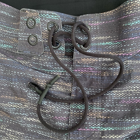 Lululemon Mens Board Shorts Size 32 - Picture 3 of 8